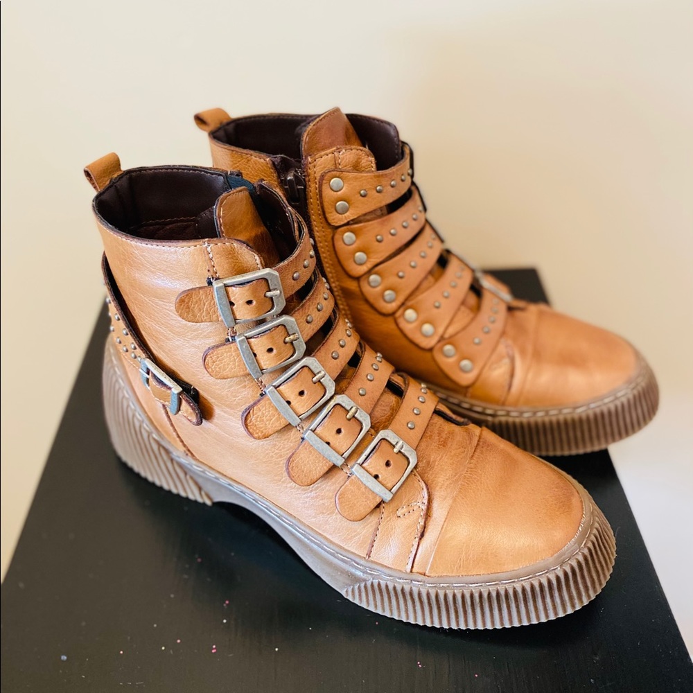 Unique, stylish boots, barely worn!